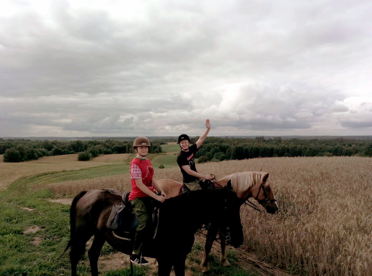 Прогулки на лошадях вдоль Нарочи