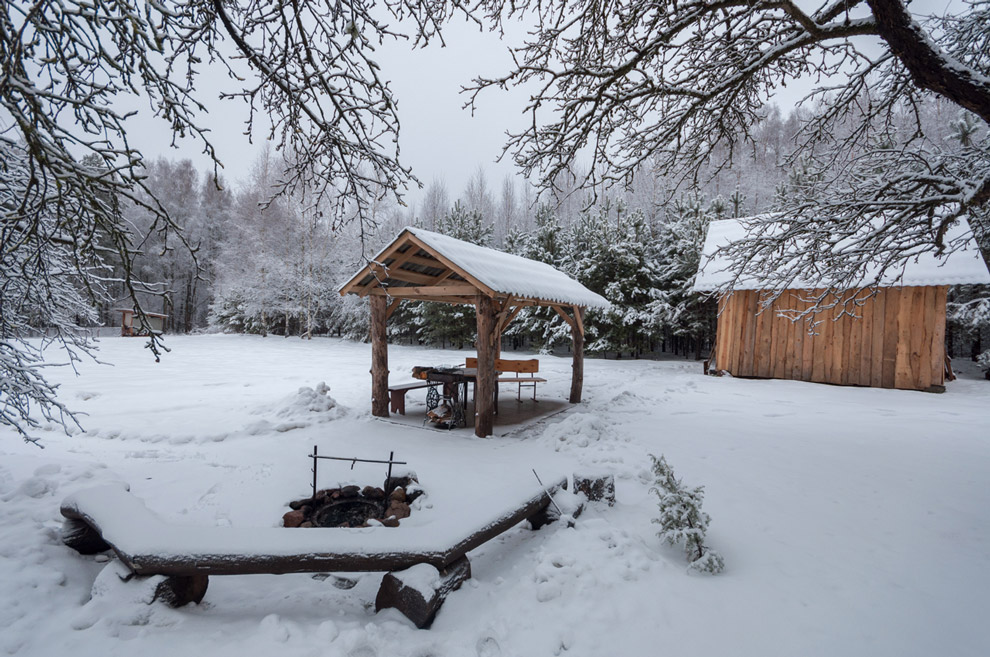 Беседка возле усадьбы